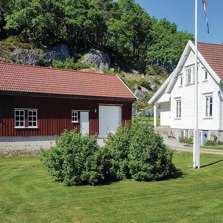 Feriehus Three-bedroom Holiday In Mandal