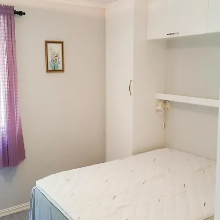 Three-bedroom Holiday In *