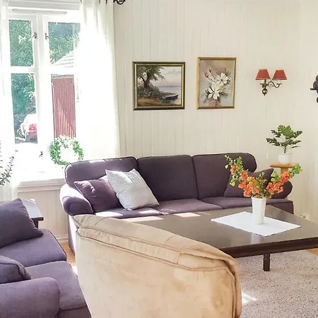 Three-bedroom Holiday In Feriehus Mandal