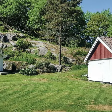 Feriehus Three-bedroom Holiday In Mandal